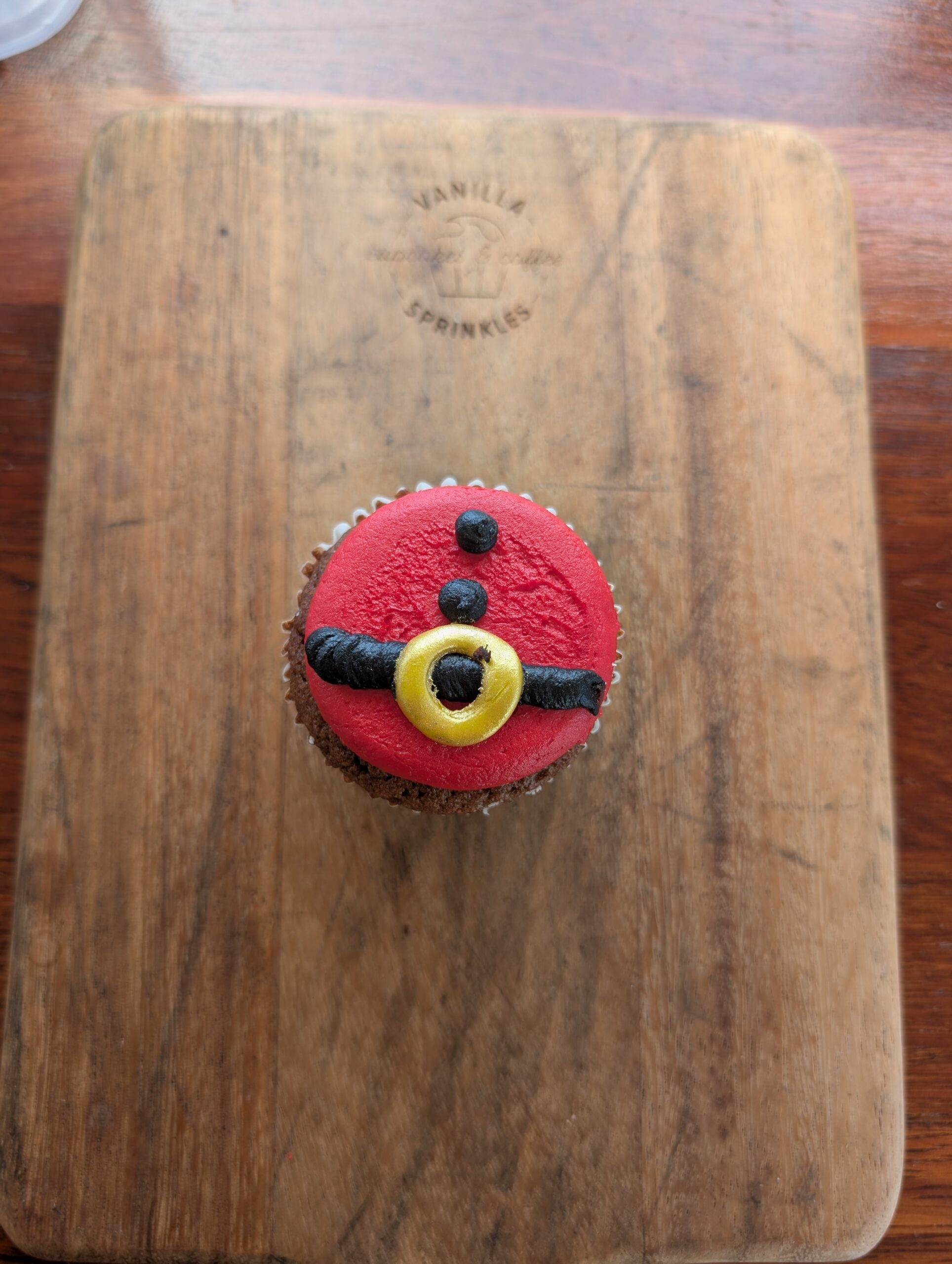 12 Mixed Box Christmas Cupcakes - Image 3