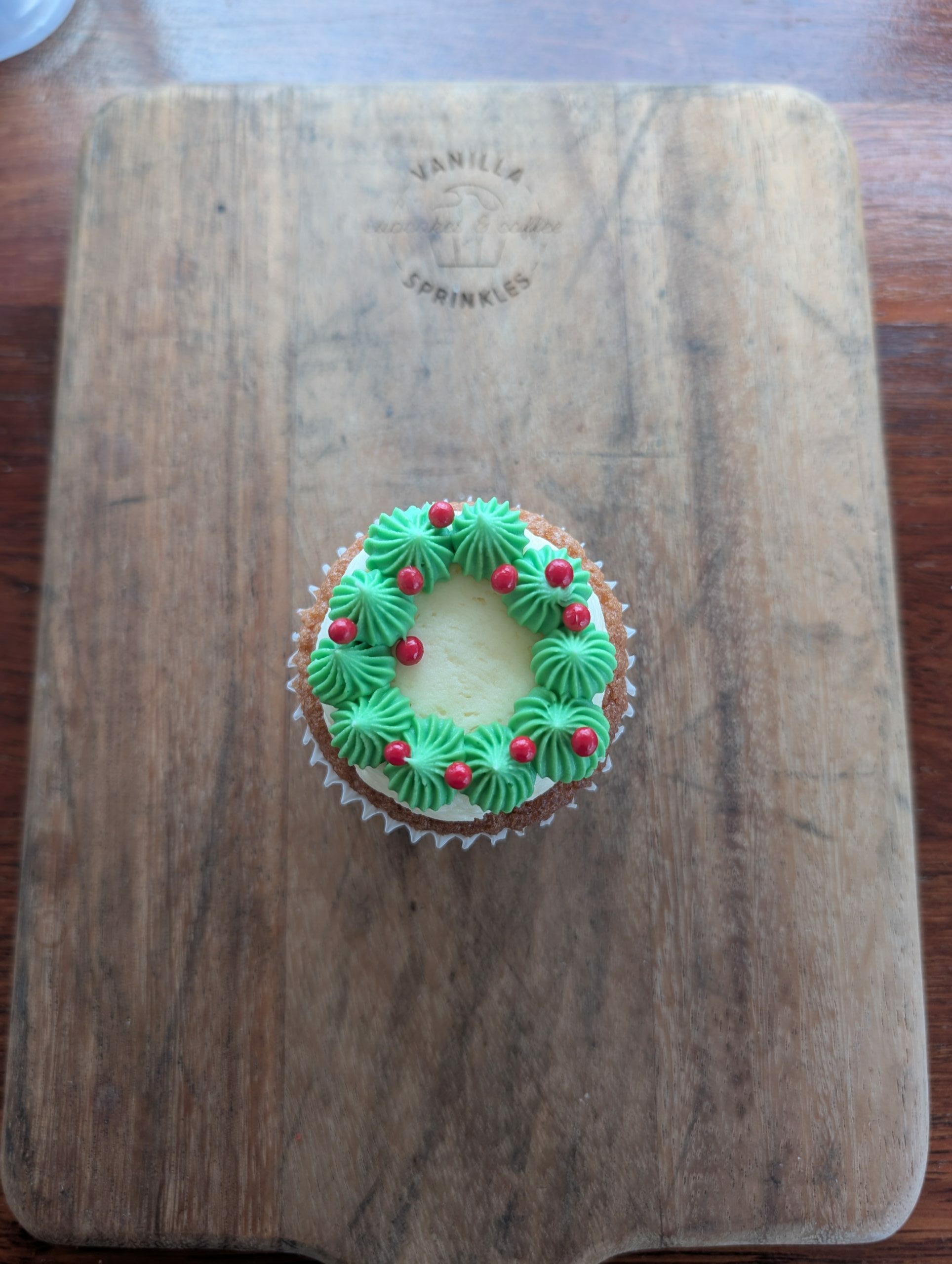 12 Mixed Box Christmas Cupcakes - Image 2