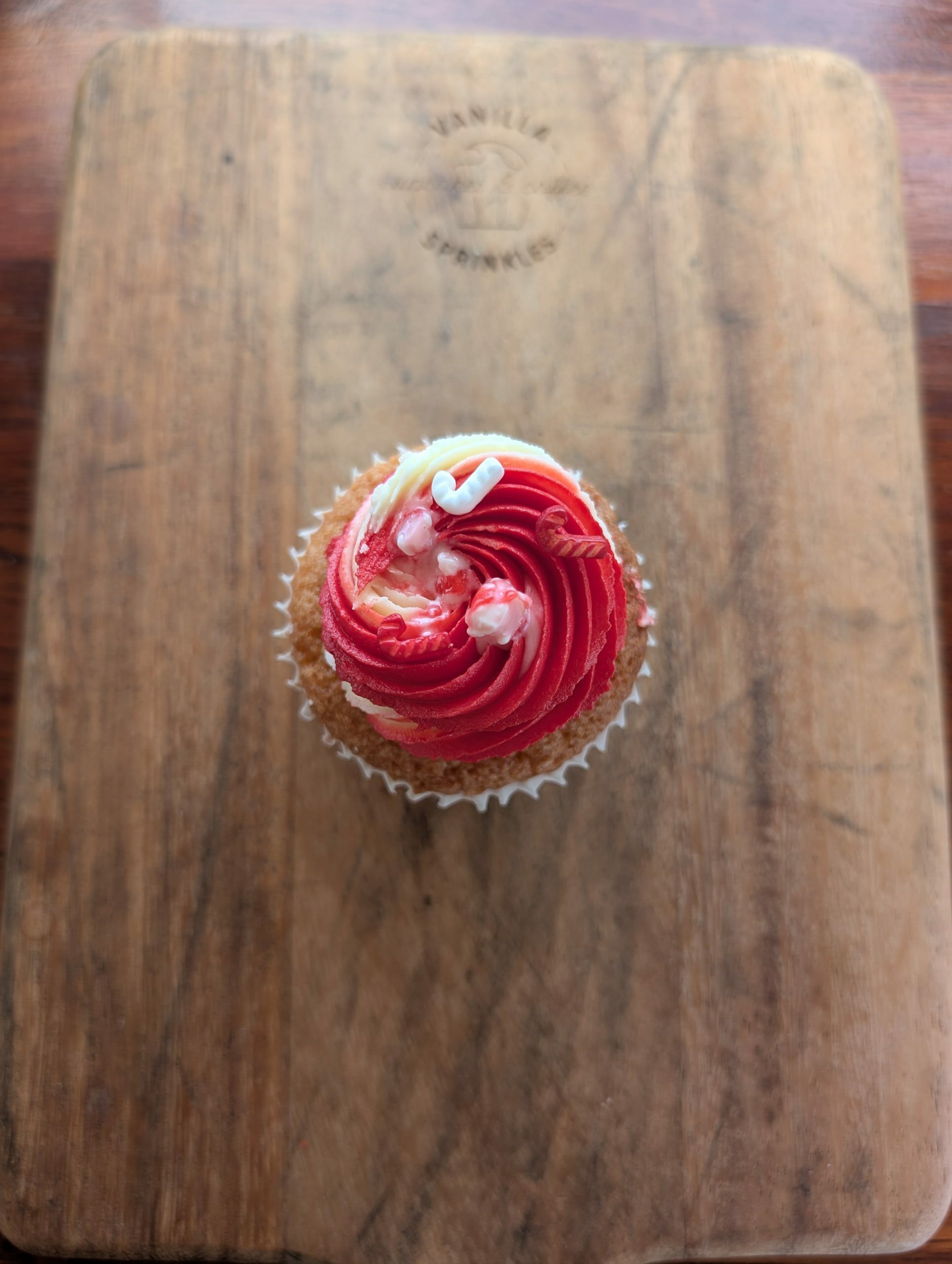12 Mixed Box Christmas Cupcakes - Image 4